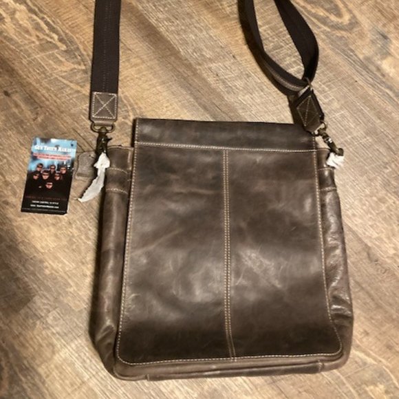 GUN TOTE'N MAMAS Brown leather concealed carry messenger bag - Picture 5 of 9